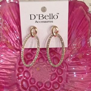 🌺NWT Brillant Crystal / Goldtone Pierced Style Lightweight Earrings Must Have🌺